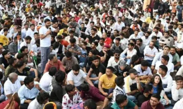 Jantar Mantar पर आरक्षण विरोधी प्रदर्शनकारियों को पुलिस ने हटाया, सैकड़ों लोगों ने जाति के बजाय आर्थिक आधार पर आरक्षण की मांग की