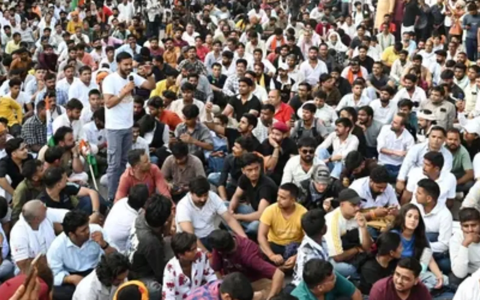 Jantar Mantar पर आरक्षण विरोधी प्रदर्शनकारियों को पुलिस ने हटाया, सैकड़ों लोगों ने जाति के बजाय आर्थिक आधार पर आरक्षण की मांग की