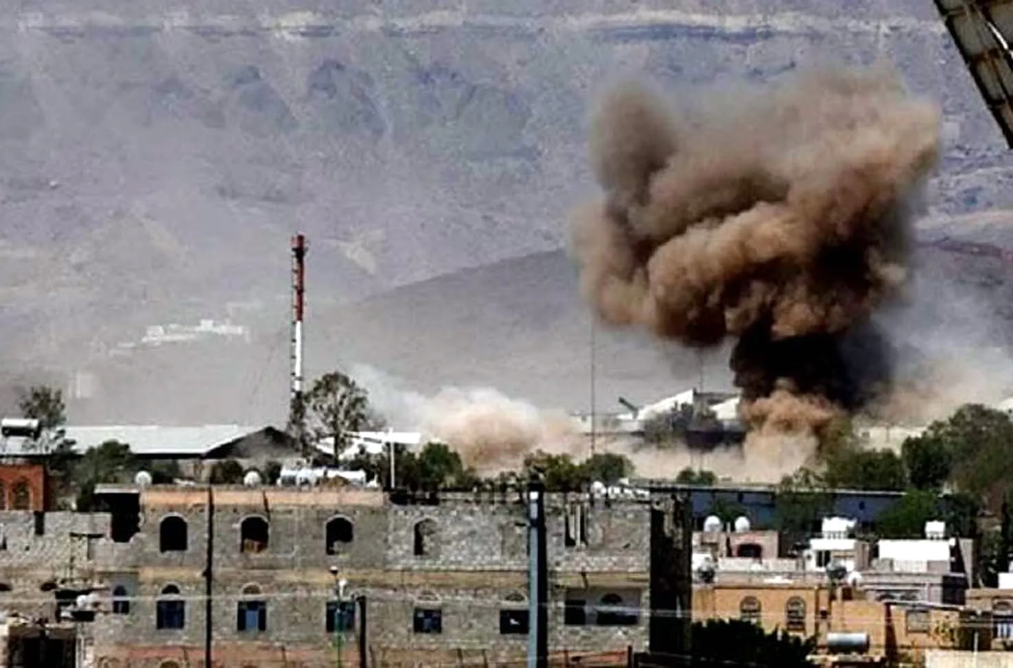 Yemen में फिर भड़की हिंसा, जेल पर हवाई हमले में 7 की मौत