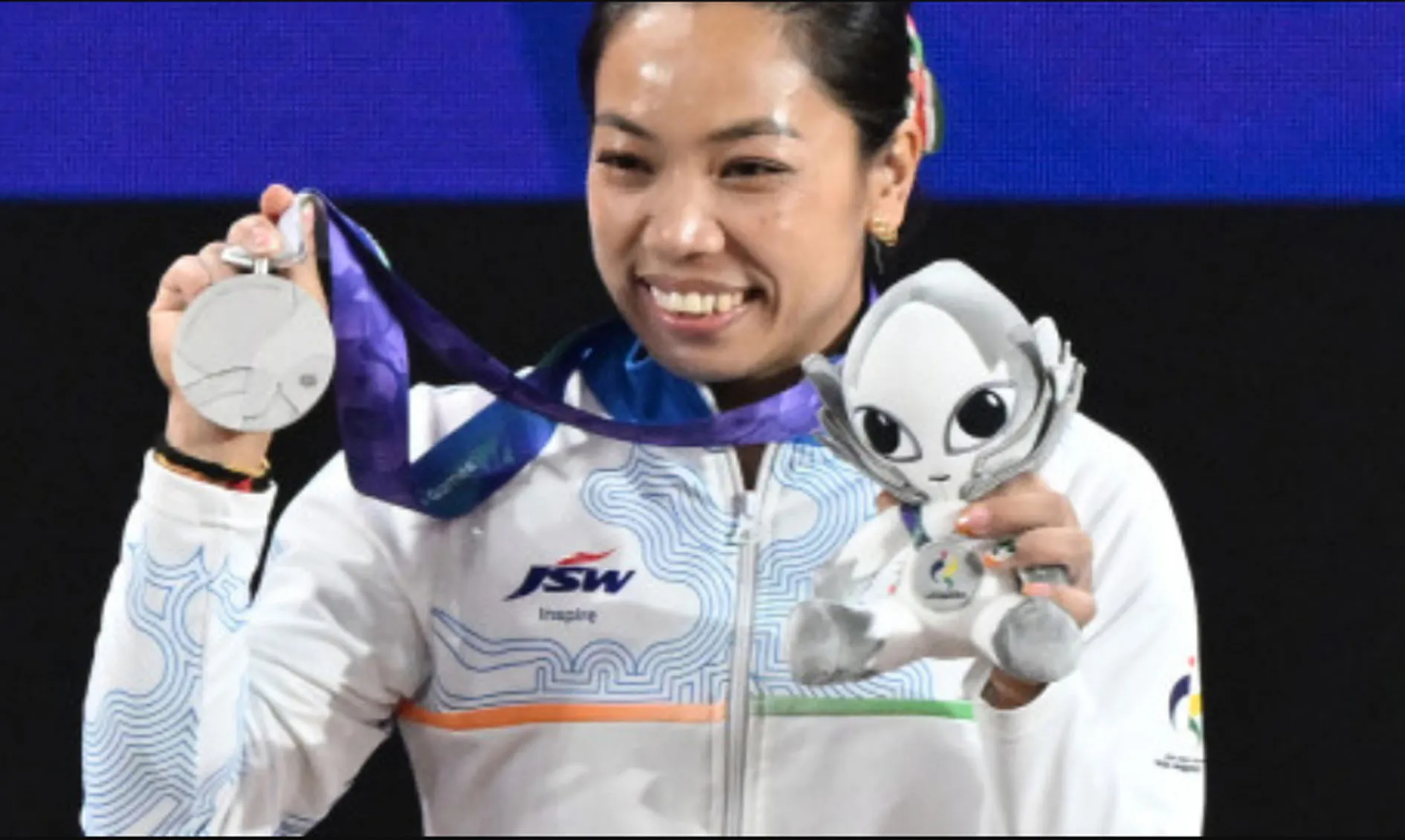 Asian Games में रजत पदक विजेता मीराबाई चानू का स्वदेश वापसी पर जोरदार अभिनंदन