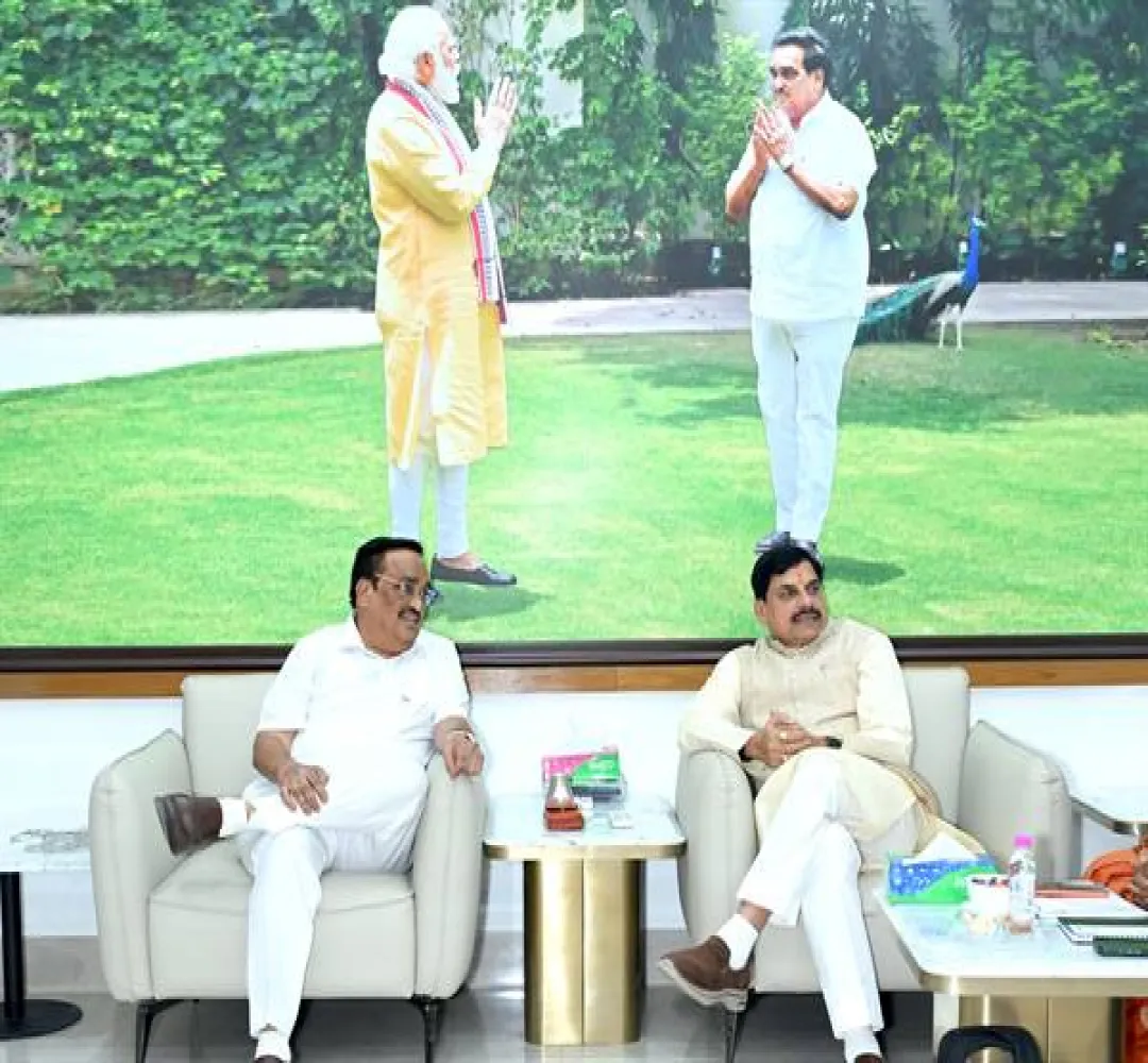 CM Dr. Yadav ने केंद्रीय जल शक्ति मंत्री श्री पाटिल से की भेंट