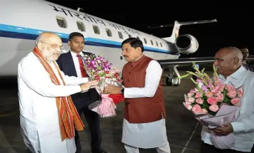 केन्द्रीय गृह मंत्री शाह की राजा भोज विमानतल पर CM Dr. Yadav ने की अगवानी