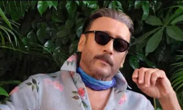 मोबाइल छोड़ो, अपनों की आंखों में देखो: Jackie Shroff