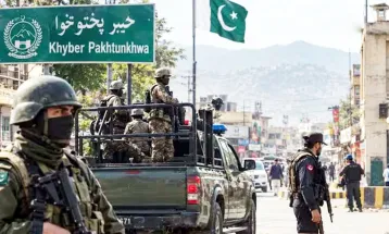 Pakistan में घमासान- प्रमुख नेताओं को लिया हिरासत में सेना प्रमुख पर लग रहे साजिश के आरोप