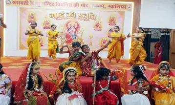 Saraswati Shishu Mandir में ‘माई की स्तुति’ का भव्य आयोजन