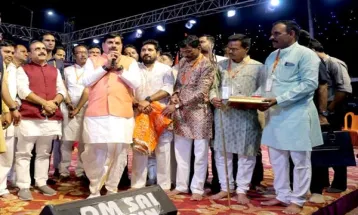 CM Dr. Yadav ने उज्जैन के विभिन्न गरबा आयोजनों में सहभागिता की