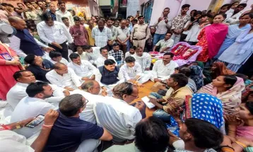 CM Dr. Mohan Yadav ने दुर्घटना में अपने परिजनों को खोने वाले परिवारों को बंधाया ढांढस
