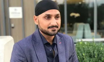 कपिल से प्रेरित होकर क्रिकेट खेलना शुरु किया था : Harbhajan