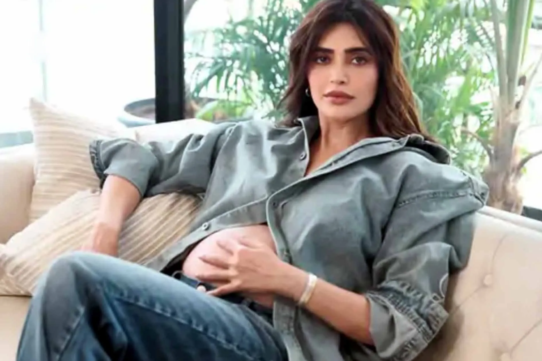 मां बनने के बाद शरीर में आए बदलावों और मानसिक संघर्ष पर Karishma Tanna का छलका दर्द