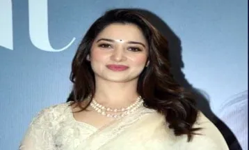 Actress Tamannaah ने महाकाल मंदिर में परिवार के साथ किए दर्शन, भस्म आरती में लिया आशीर्वाद