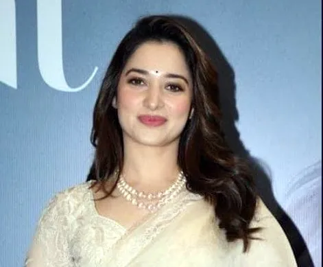Actress Tamannaah ने महाकाल मंदिर में परिवार के साथ किए दर्शन, भस्म आरती में लिया आशीर्वाद